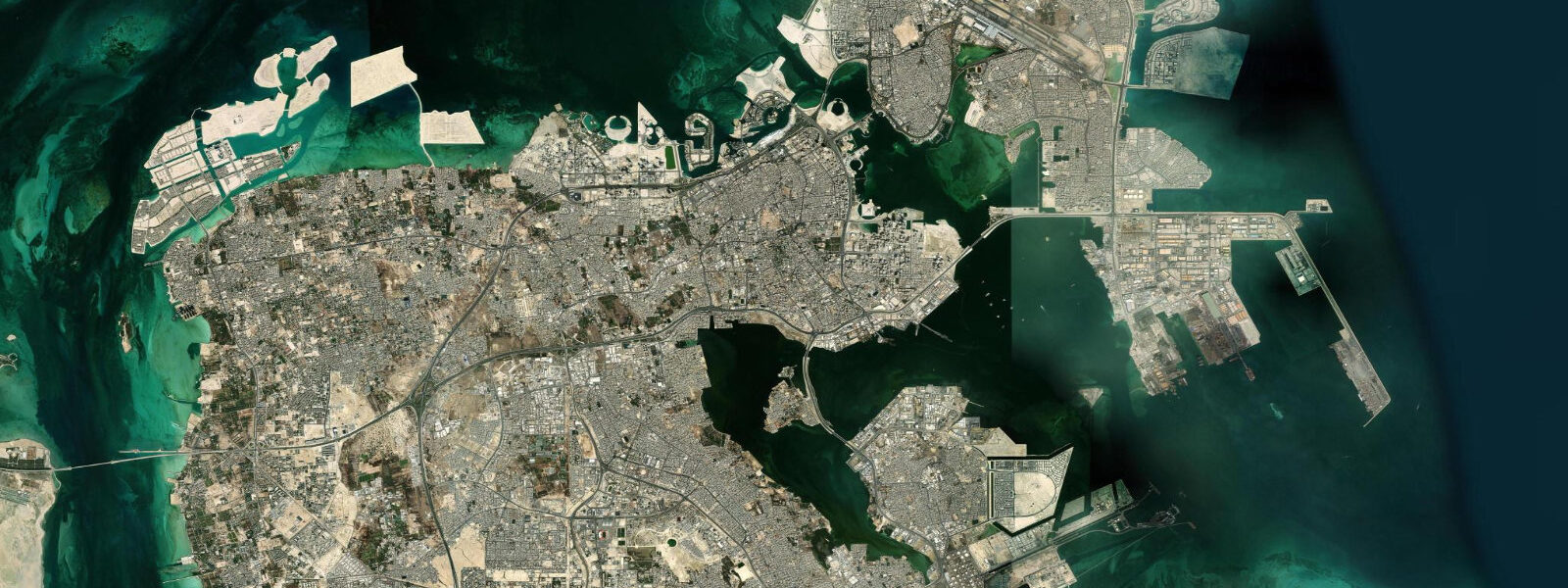 Satellite view of the coast near Amwaj Islands
