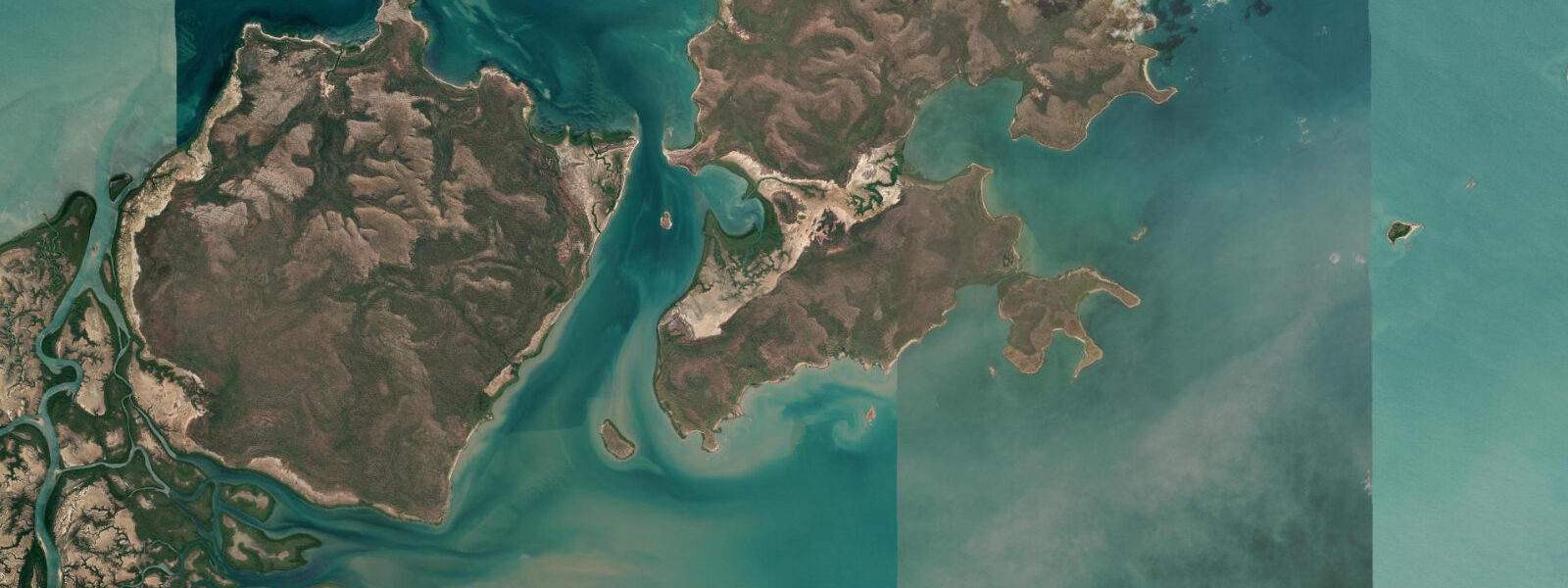 Satellite view of the coast near Centre Island