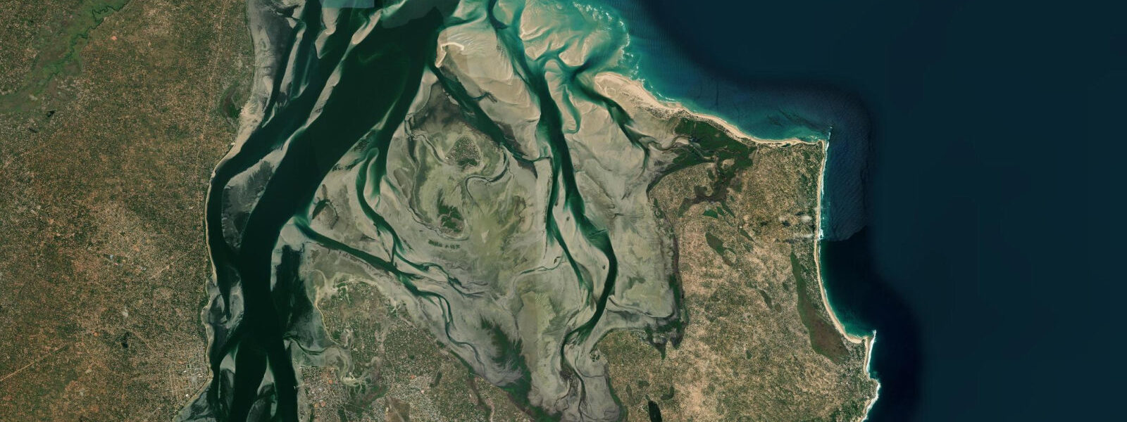 Satellite view of the coast near Tofo Beach