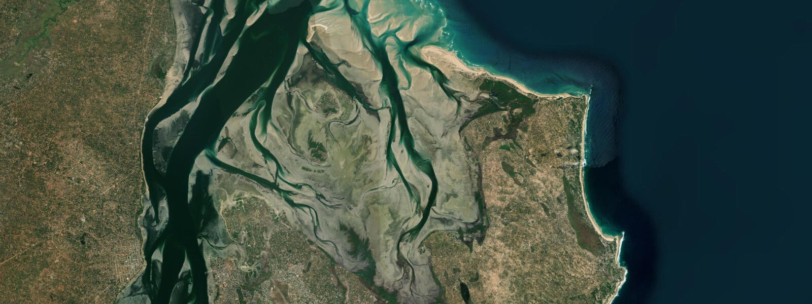 Satellite view of the coast near Tofo Beach